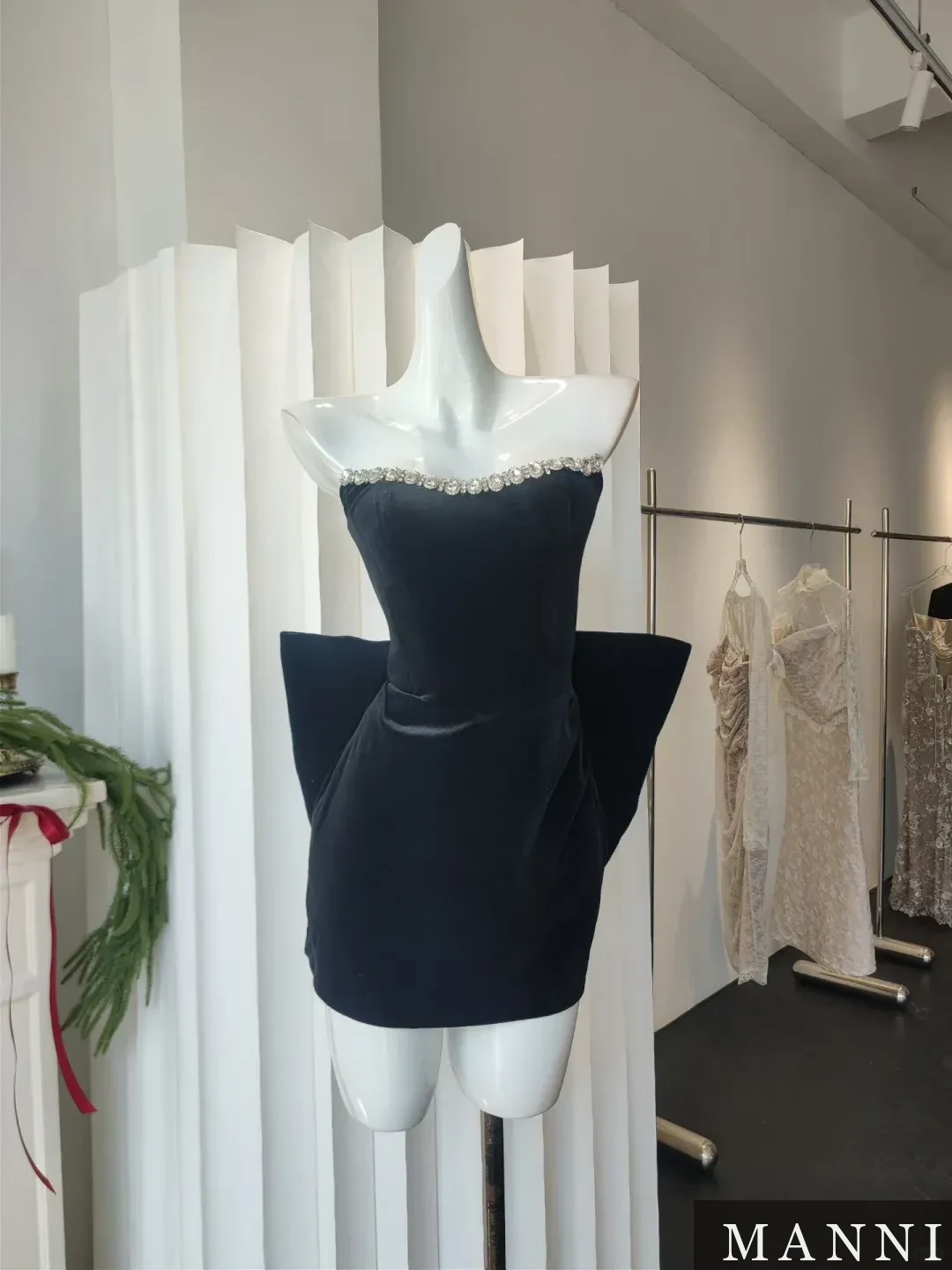 Cashmere Bow Slip · M1902