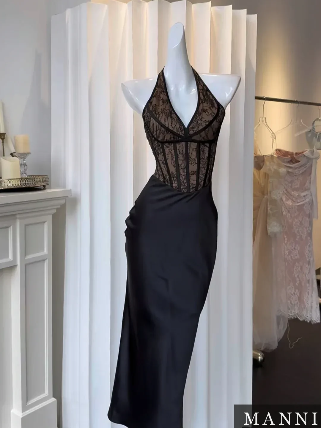 Swan Halter Midi Dress · M2585