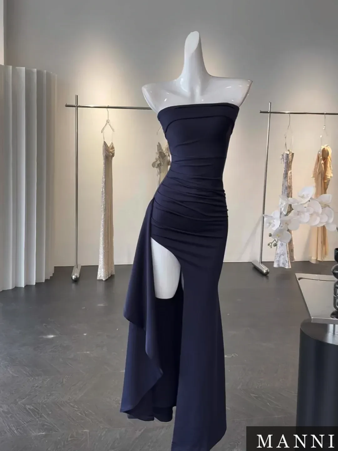 Niche Designer Slip · M1759