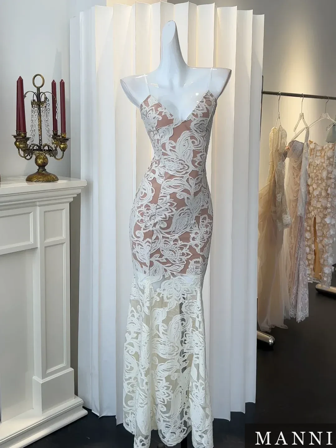 Soft-Focus Lace Midi · M1742
