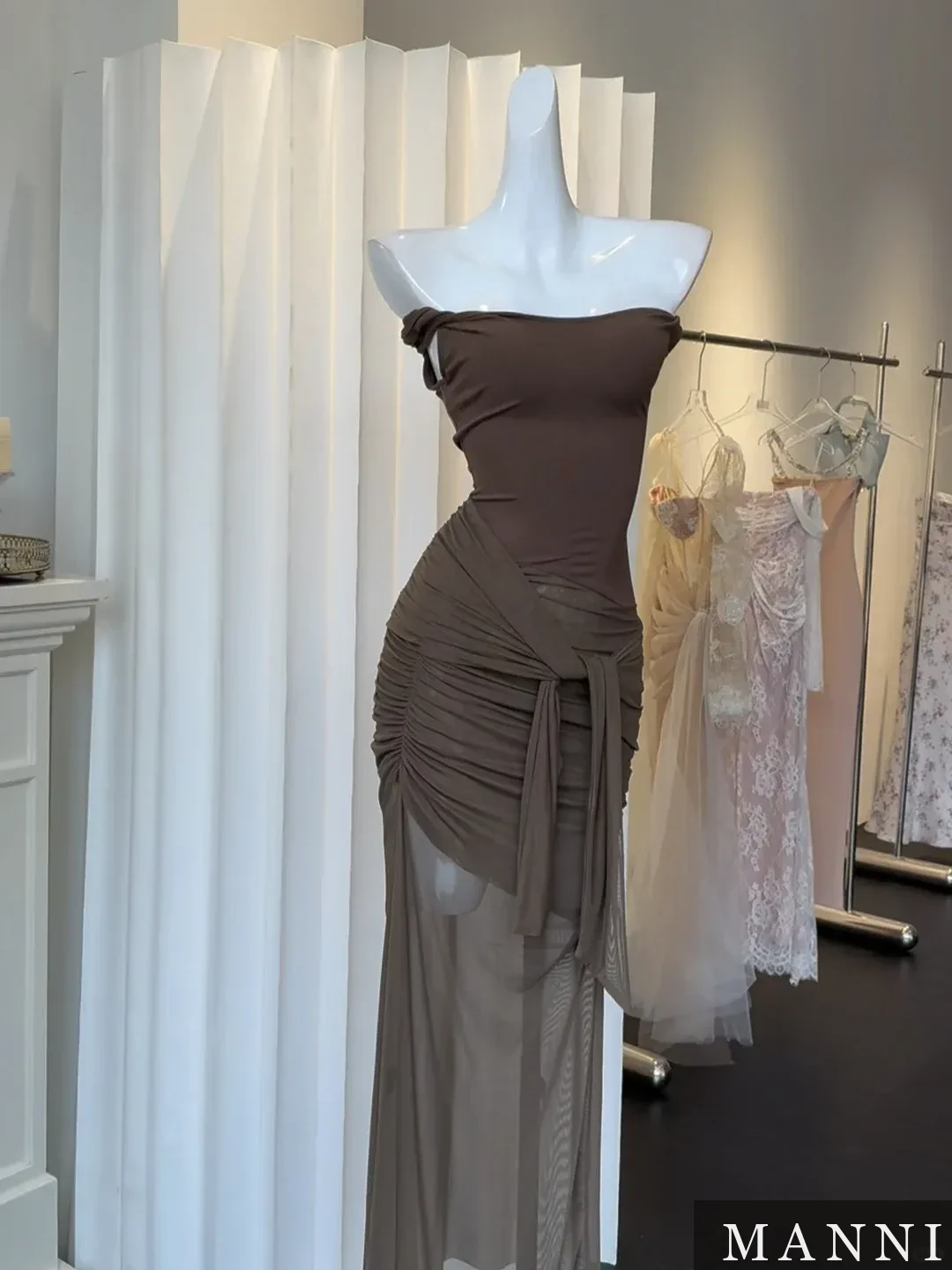 Riviera Cowl Slip · M3919